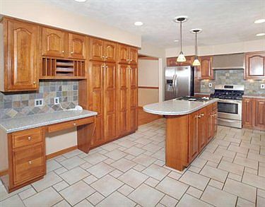 5th image of 290 Garden Center Ct
