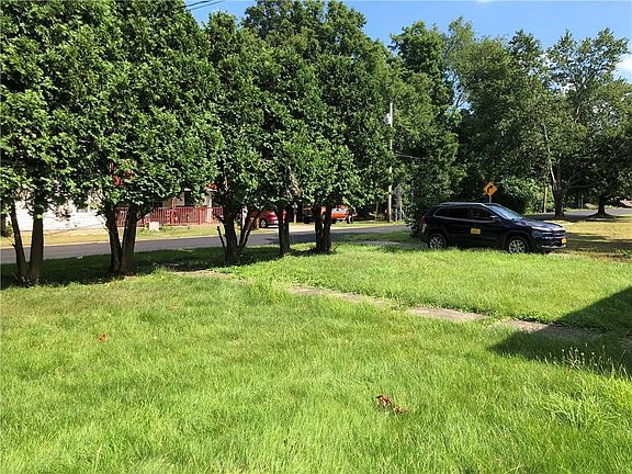 3rd image of 376 E Dyke St