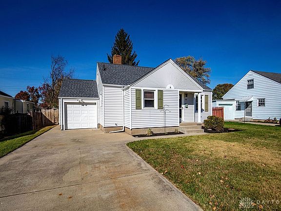 3rd image of 925 Lawn Ave