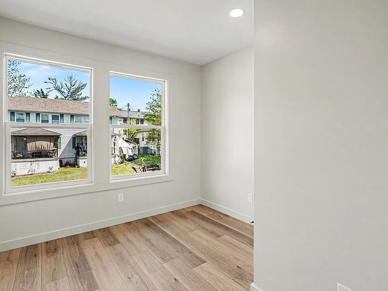 1500-1502 Bryan St — Photo 13