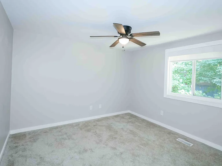 6901 Wyndbend Ln — Photo 30