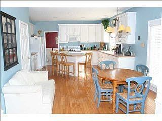 3rd image of 10374 Parkshore Dr