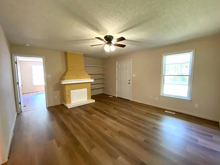 802 N B St #3 — Photo 8