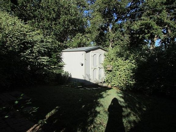5th image of 217 Rosebud Dr