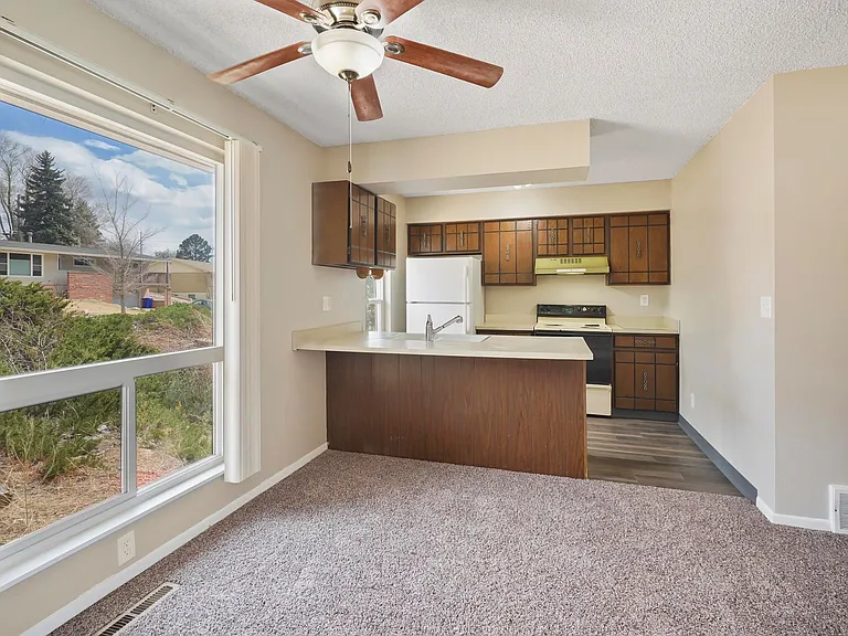 608 Crown Ridge Dr — Photo 6