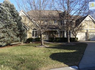 1009 NW Silverthorn Dr, Lees Summit, MO 64081