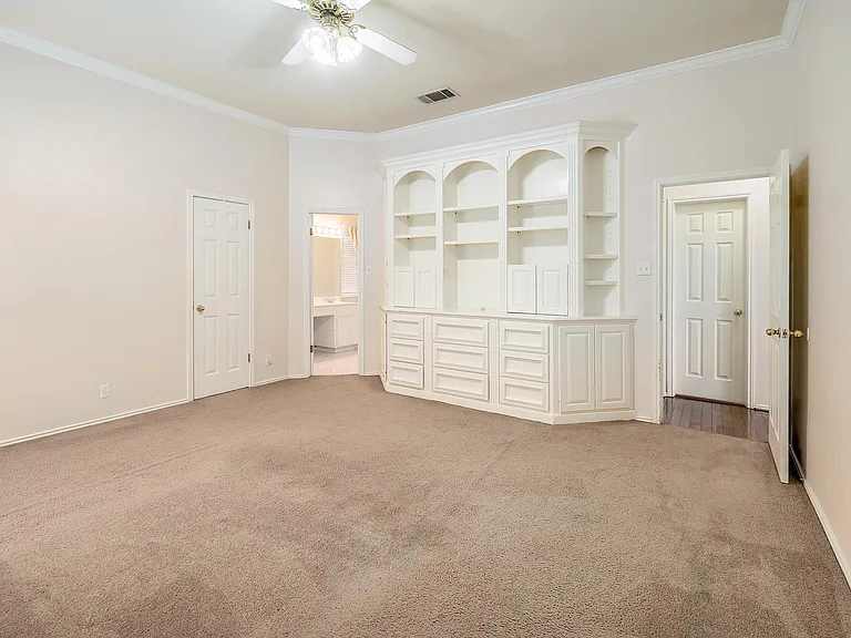 9401 Caracas Dr — Photo 14