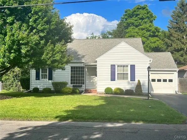 103 Orchard Dr E, North Syracuse, NY 13212