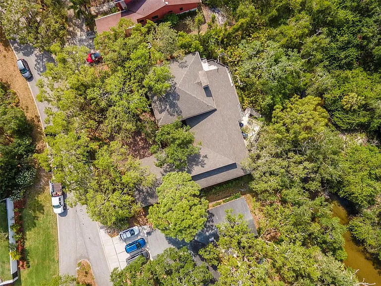 1296 Weybridge Ln — Photo 66