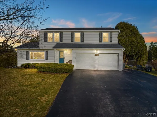 6045 Jerusalem Dr, Cicero, NY 13039