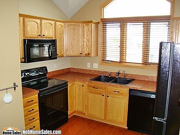 3rd image of 7200 Silverthorn Dr