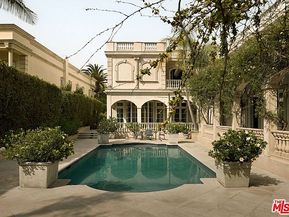 4th image of 628 N Rodeo Dr