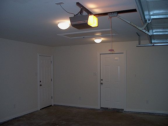 4th image of 1901 Mary Dr