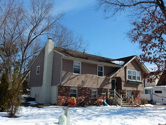 3rd image of 12 Lynn Dr