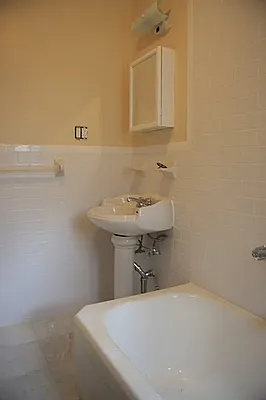 Rented by Lang Realty LLC | media 27