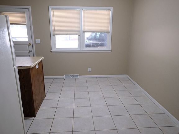 4th image of 209 Eisenhower Dr #5