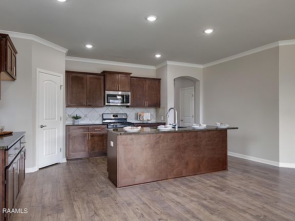 5th image of 100 Forest Grove Dr