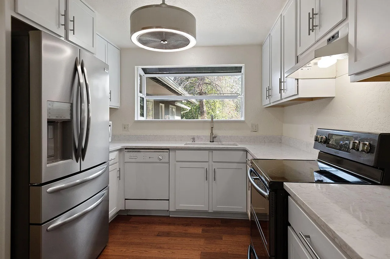 4 bed, 1556 sqft, $3,800 — Photo 4