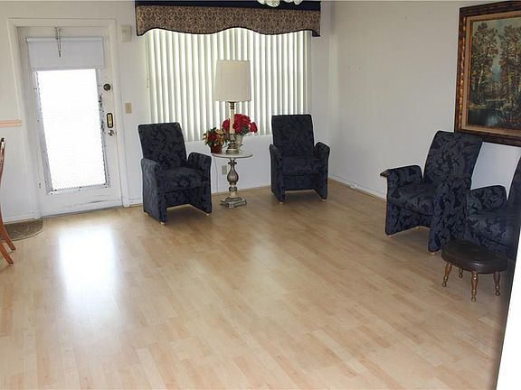2nd image of 200 Westbury K #200