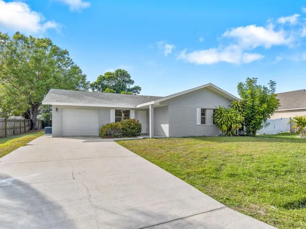 916 SE Proctor Lane, Port St Lucie, FL 34983