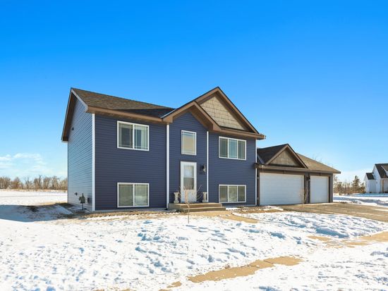 1011 Waters Edge Cir, Avon, MN 56310