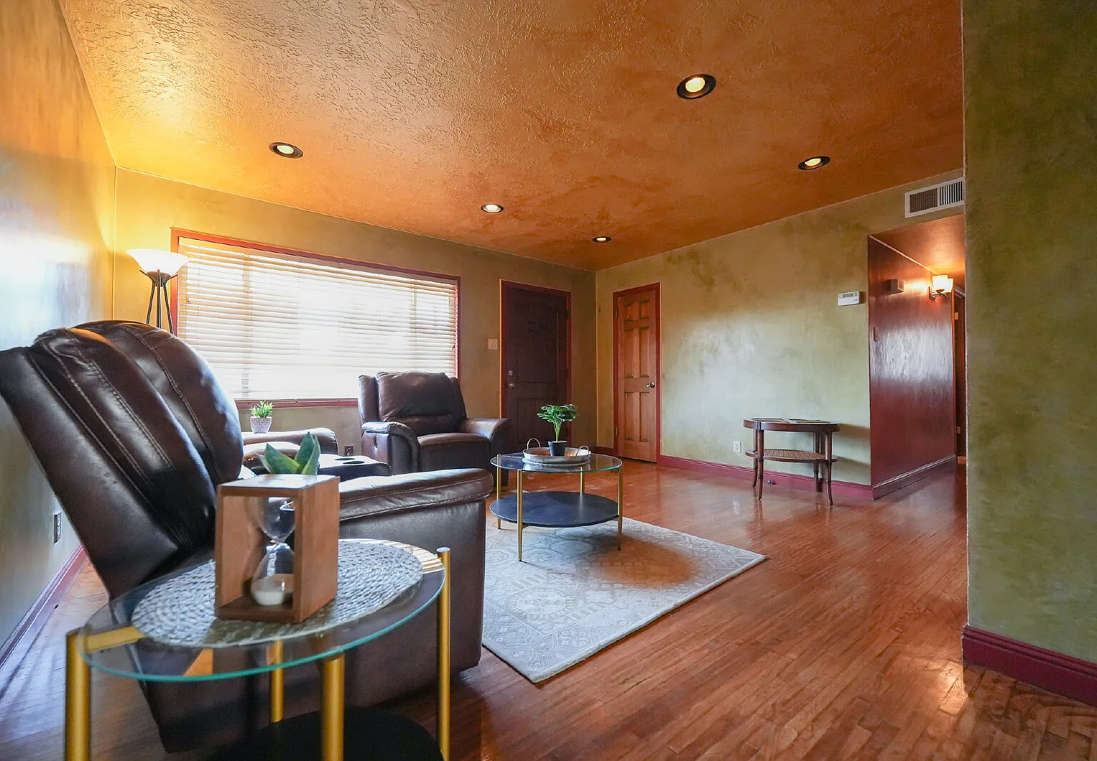 3 bed, 2.0 bath, 1922 sqft, $2,650 — Photo 3