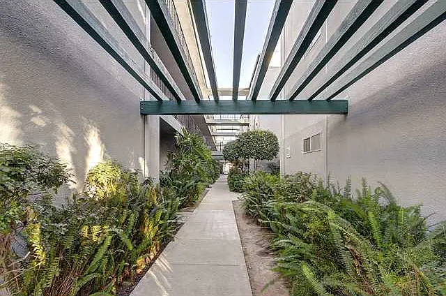 4875 Cole St — Photo 2
