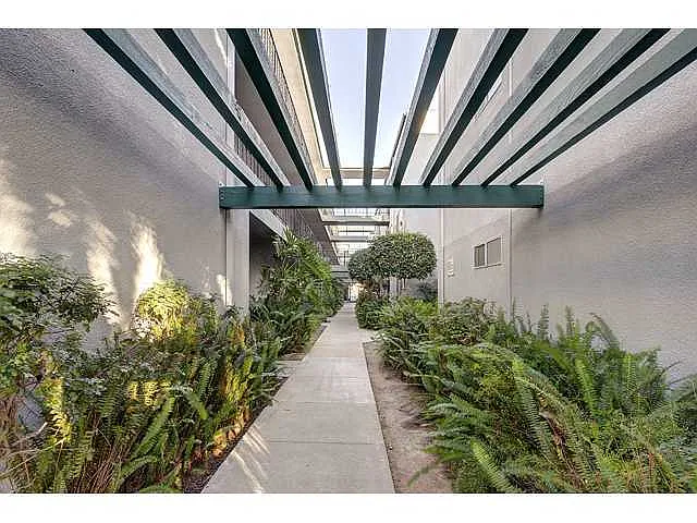 Building Photo - 4875 Cole St