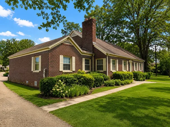 322 E Poplar Ave, Selmer, TN 38375