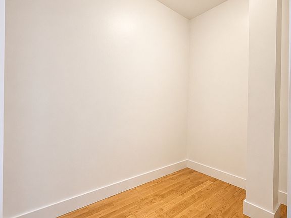5th image of 41 Kosciuszko St APT 105