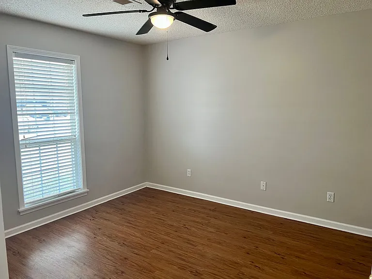 2105 Sheffield Dr — Photo 21