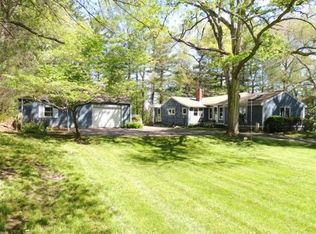 536 Snipatuit Rd, Rochester, MA 02770