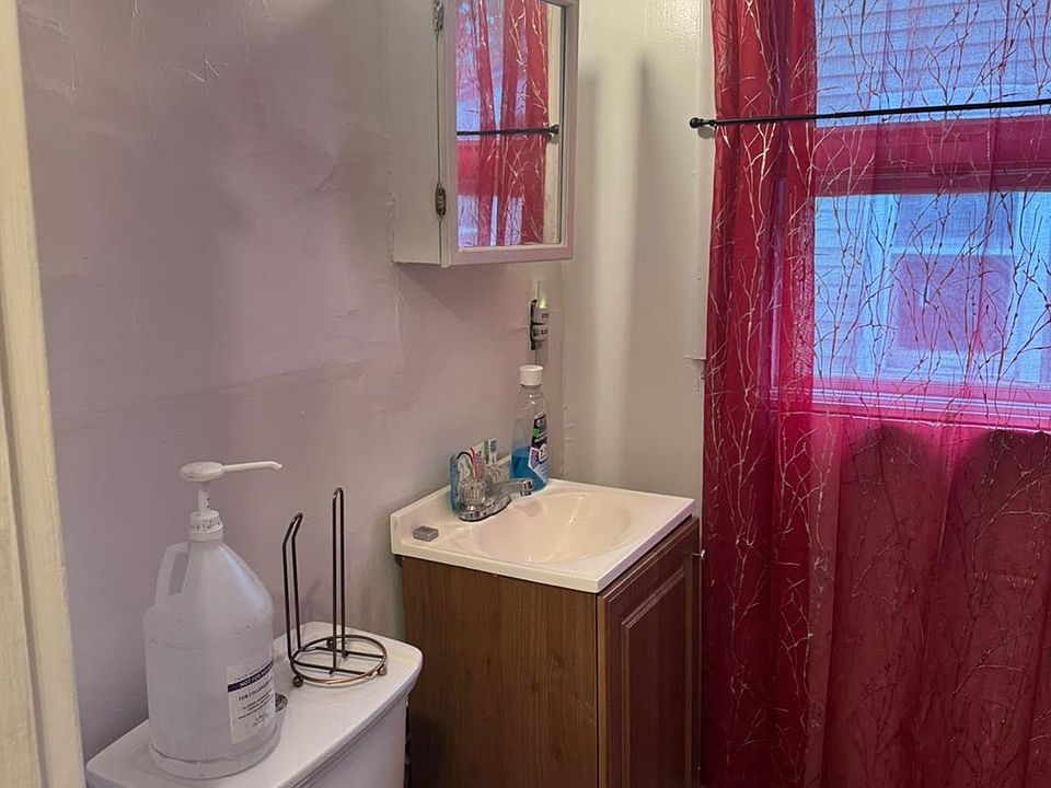 17195 Asbury Park, photo 5