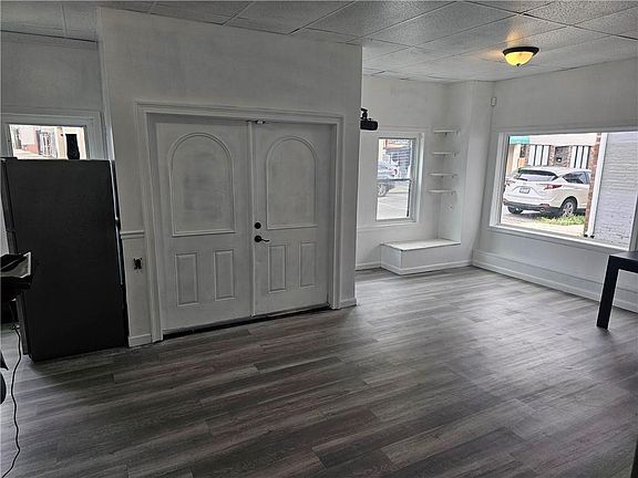 4th image of 612 Charles St