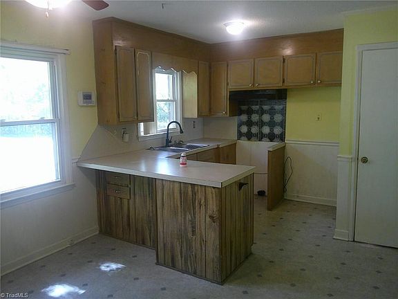 5th image of 118 Wrenn Dr