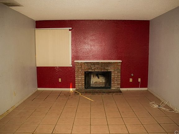 4th image of 24599 Carolyn Ave