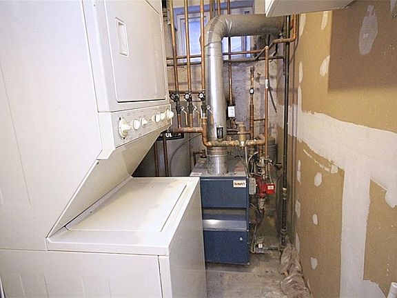 5th image of 383 McClean Ave