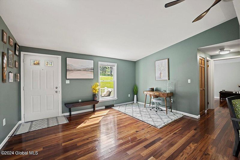 3rd image of 52 Scott Drive