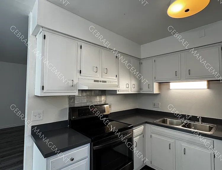 3615 Bernice Dr — Photo 2