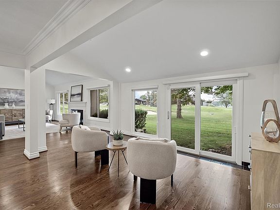 5th image of 1795 Golf Ridge Dr