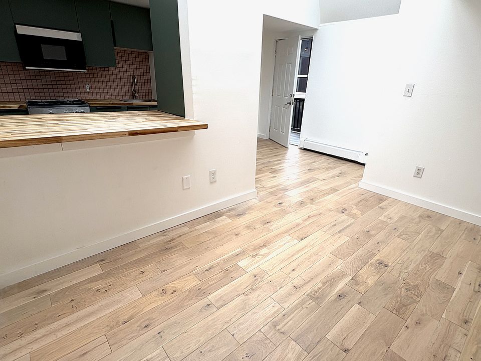 Semi-Open Plan Kitchen/Living
