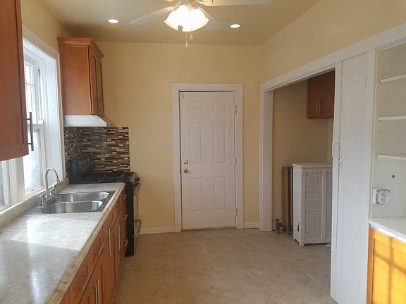 5th image of 7658 S Bishop St