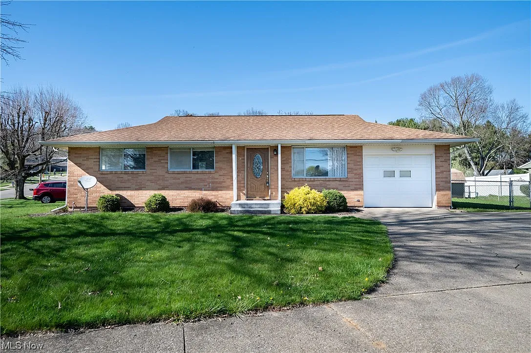 405 Seneca Dr photo 1