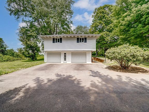 4th image of 80 Pine Village Dr