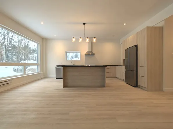 1775 River Rd #B, Ottawa, ON K4M 1B4