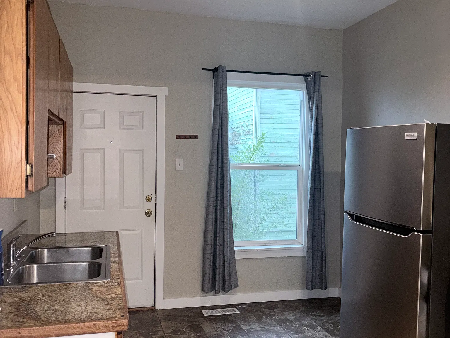 2 bed, 900 sqft, $1,550 — Photo 3