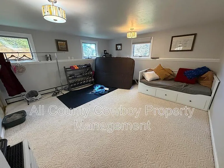 328 Stuart St — Photo 12