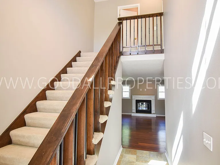 716 Knolls Ct — Photo 6