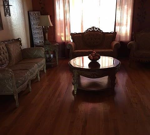 4th image of 2740 E Walnut St