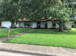 1415 W Broad St, Freeport, TX 77541